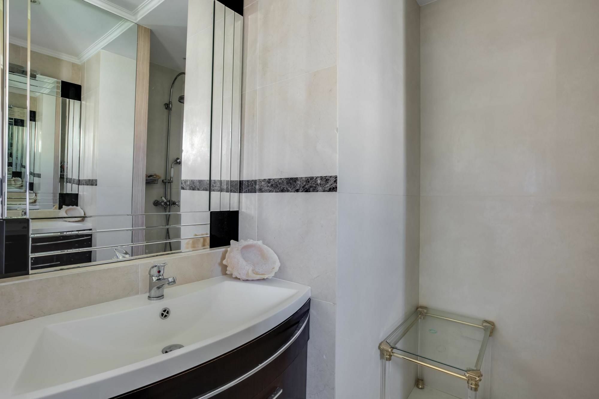 Apartment Matahari 4 *