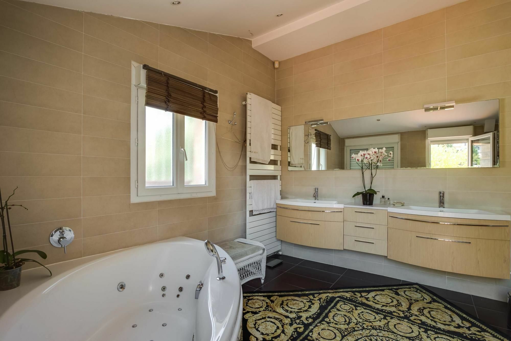 Apartment Matahari 4 *